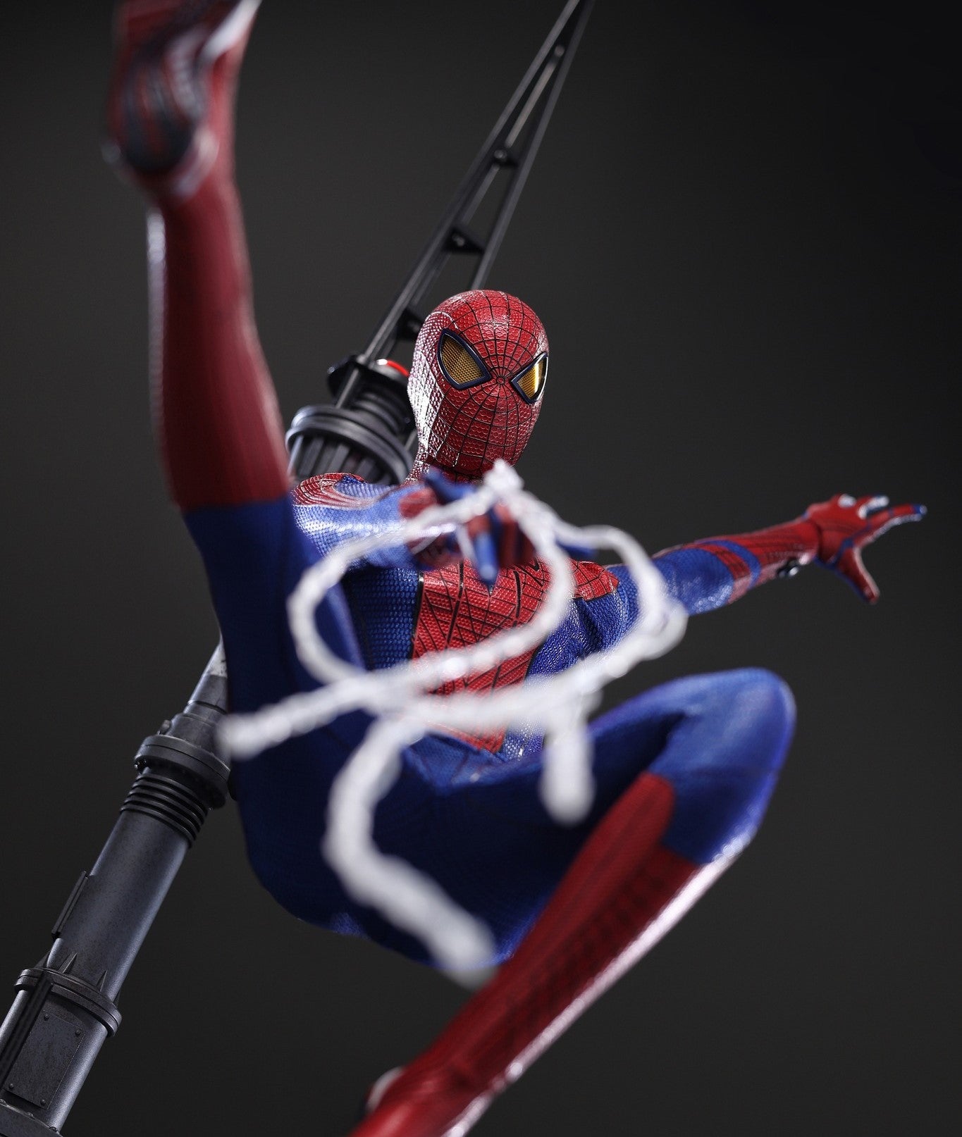 Hot Toys MMS772 The Amazing Spider-Man - 1/6th scale The Amazing Spider-Man Collectible Figure (Deluxe Version)