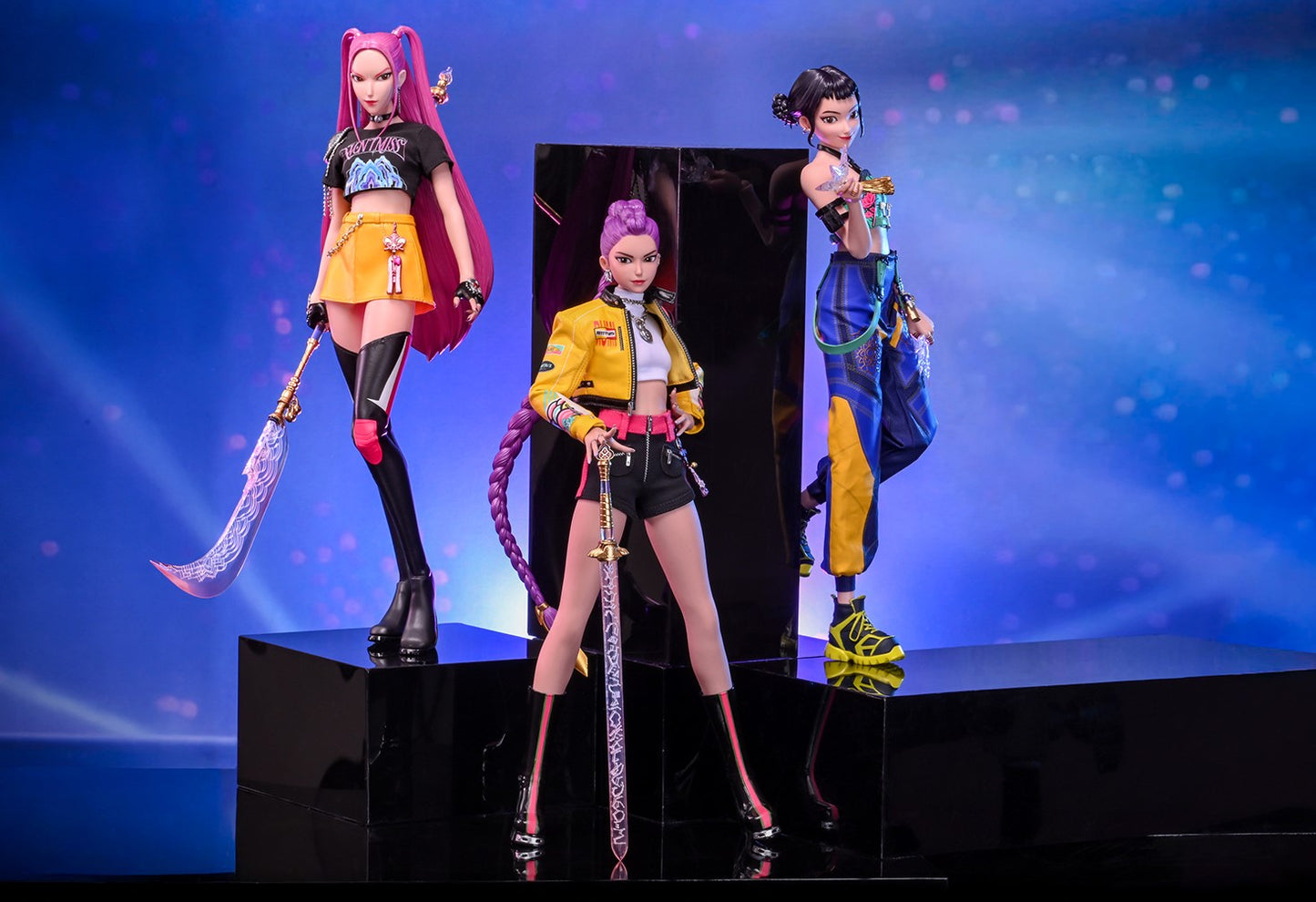 Pre-Order Hot Toys TMS176, TMS177, TMS178 KPop Demon Hunters - 1/6th scale Rumi, Mira, Zoey Collectible Set