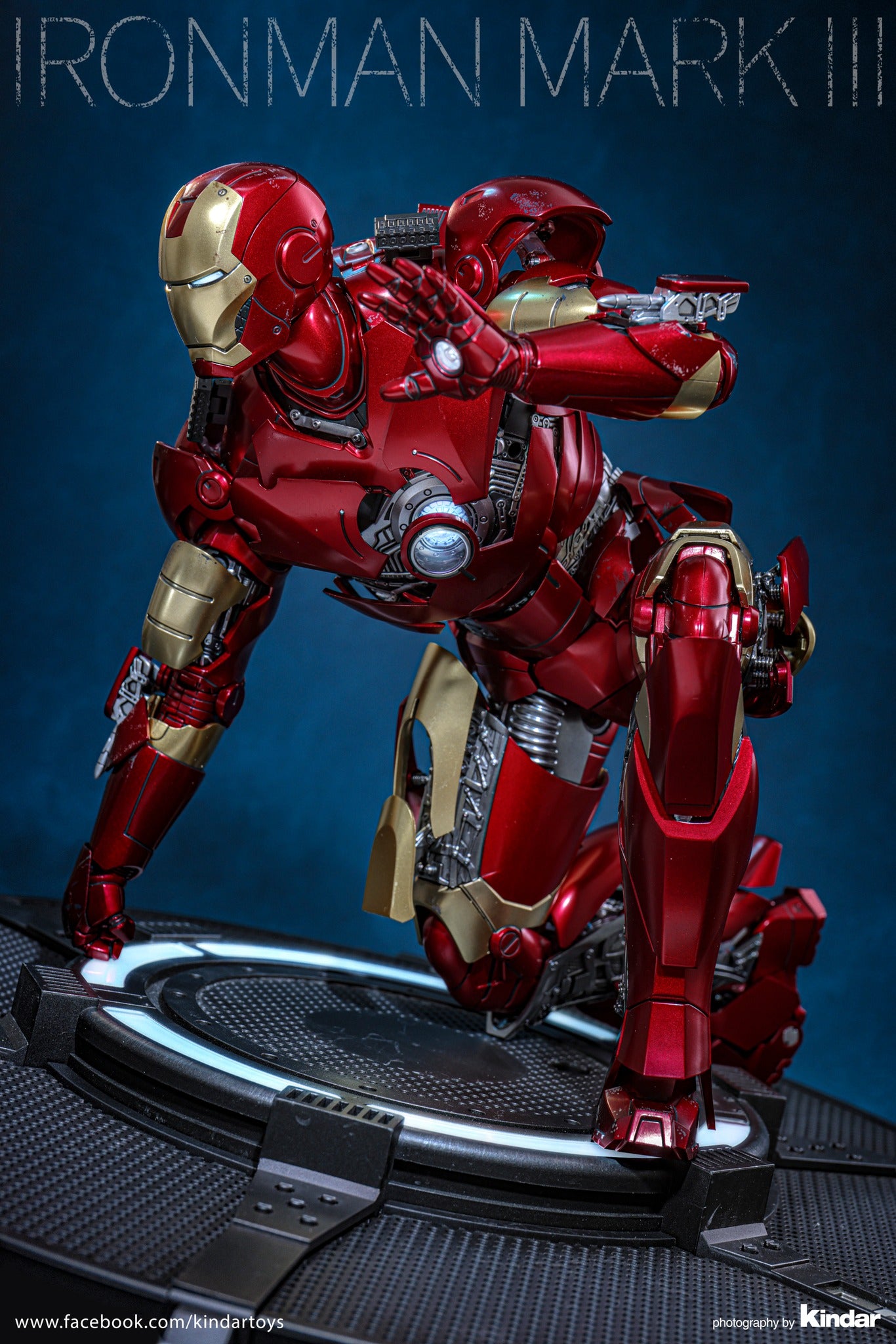 Hot Toys MMS825D72B Iron Man - 1/6th scale Iron Man Mark III (Armor Suit Up Version) Collectible Figure (Special Edition)