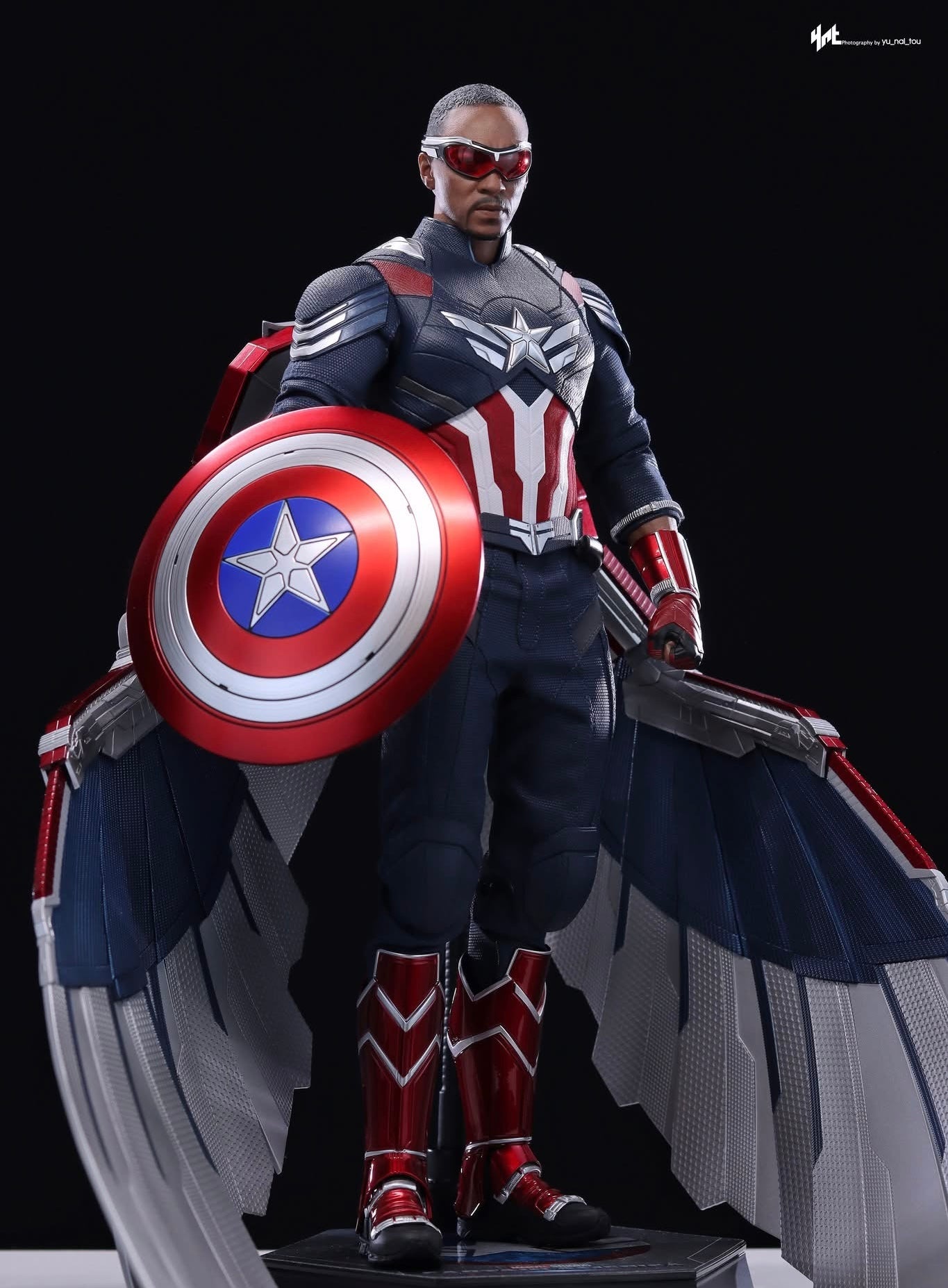 Hot Toys MMS779 Captain America: Brave New World - 1/6th scale Captain America Collectible Figure