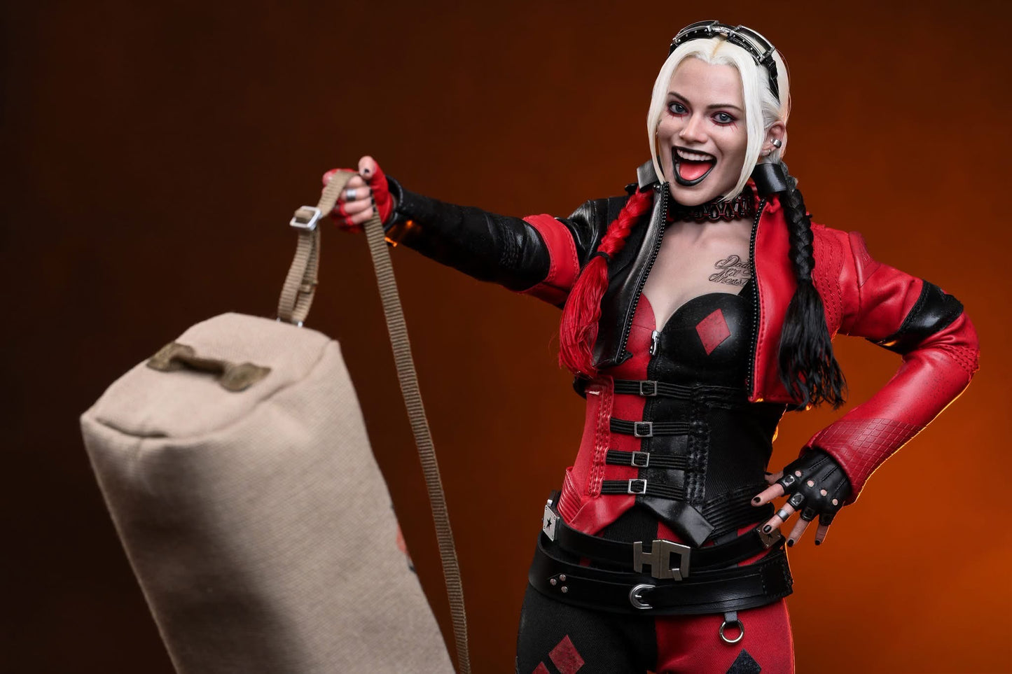 Hot Toys MMS773AE The Suicide Squad - 1/6th scale Harley Quinn Collectible Figure (Artisan Edition) Hot Toys Exclusive