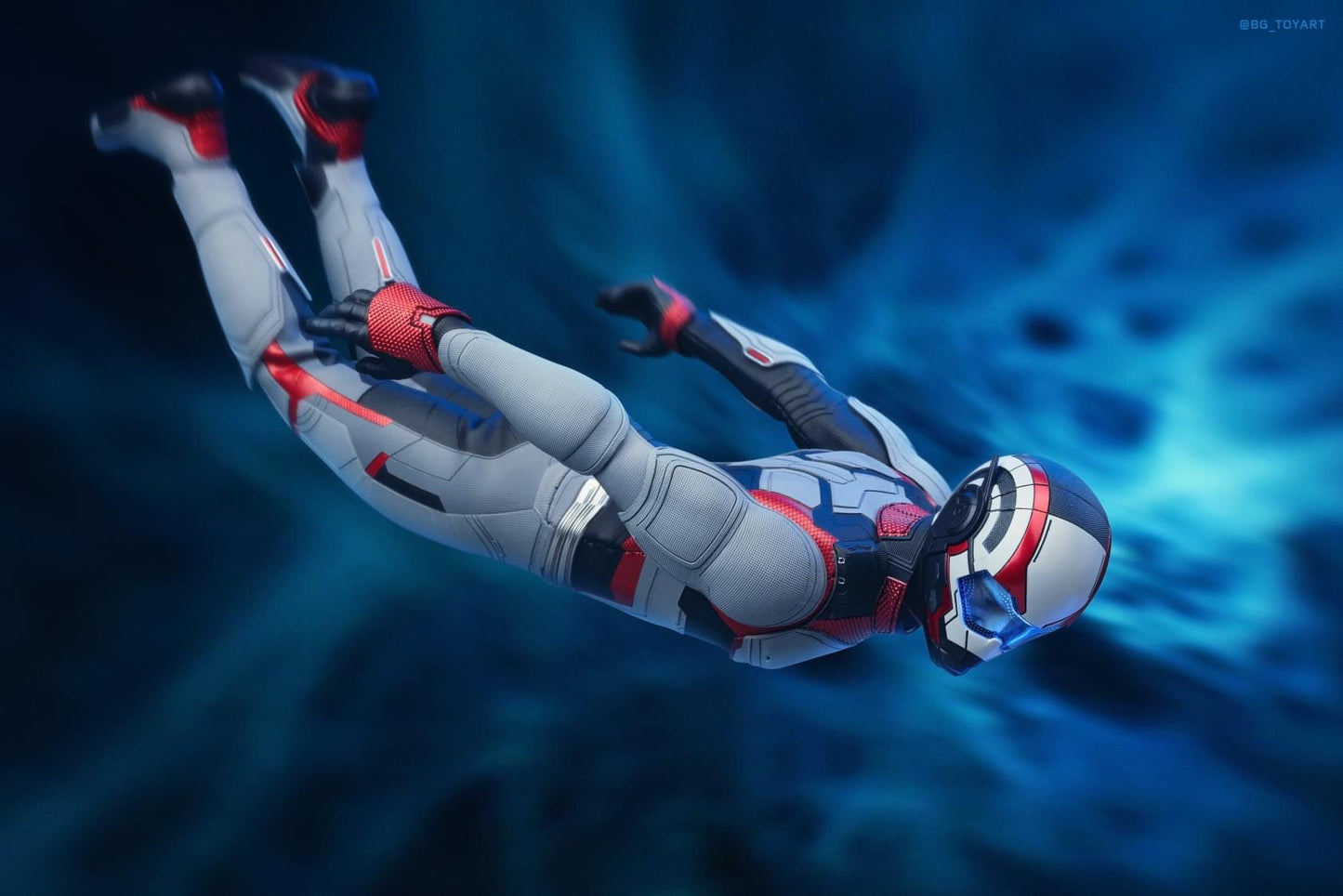 Hot Toys MMS537 Avengers: Endgame - 1/6th scale Tony Stark (Team Suit) Collectible Figure