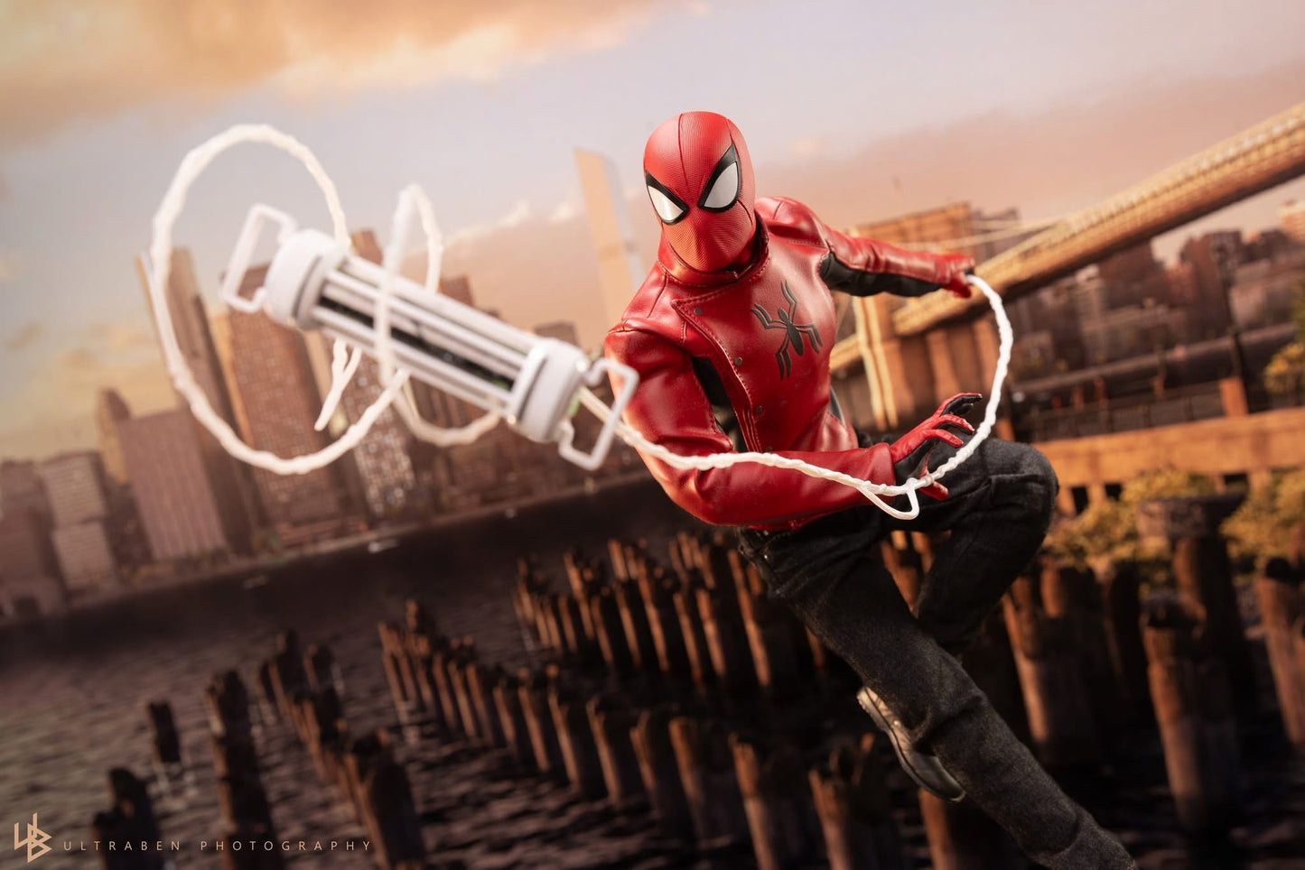 Hot Toys VGM71 Marvel's Spider-Man 2 - 1/6th scale Peter Parker (Last Stand Suit) Collectible Figure (Hot Toys Exclusive)