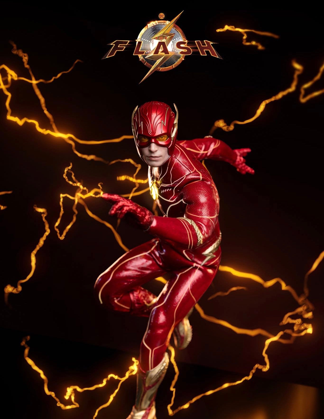 Hot Toys MMS713B The Flash – The Flash 1/6 Scale Collectible Figure (Special Version) with The Life Size The Flash Signet Ring