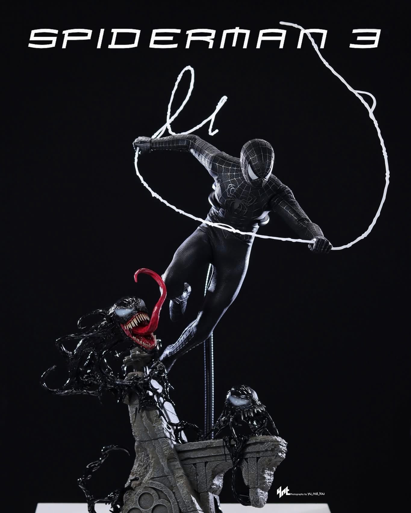 Hot Toys MMS728B Spider-Man 3 - 1/6th scale Spider-Man (Black Suit) Collectible Figure (Deluxe Version) (Special Edition)
