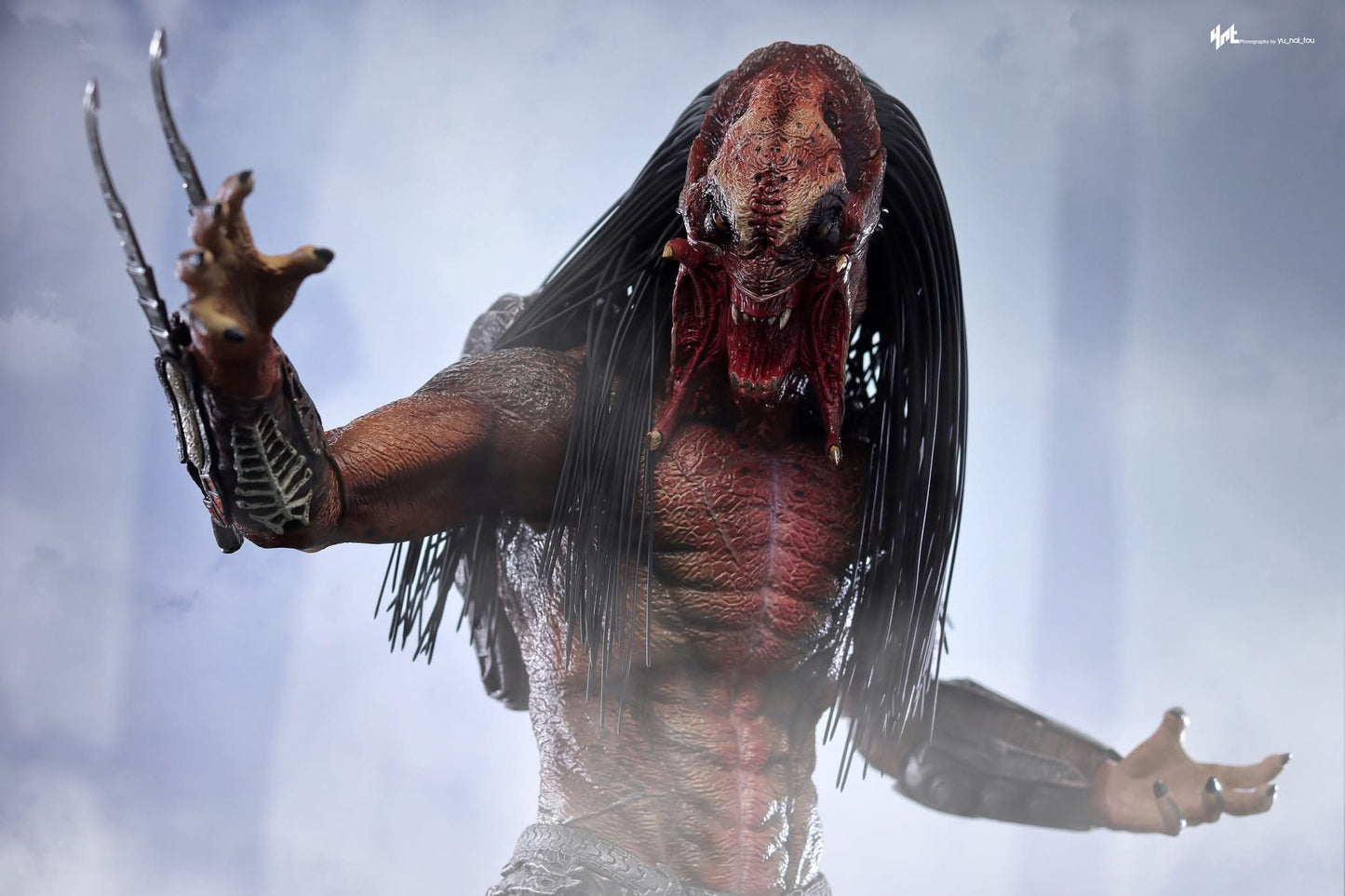 Hot Toys TMS114 Prey - 1/6th scale Feral Predator Collectible Figure