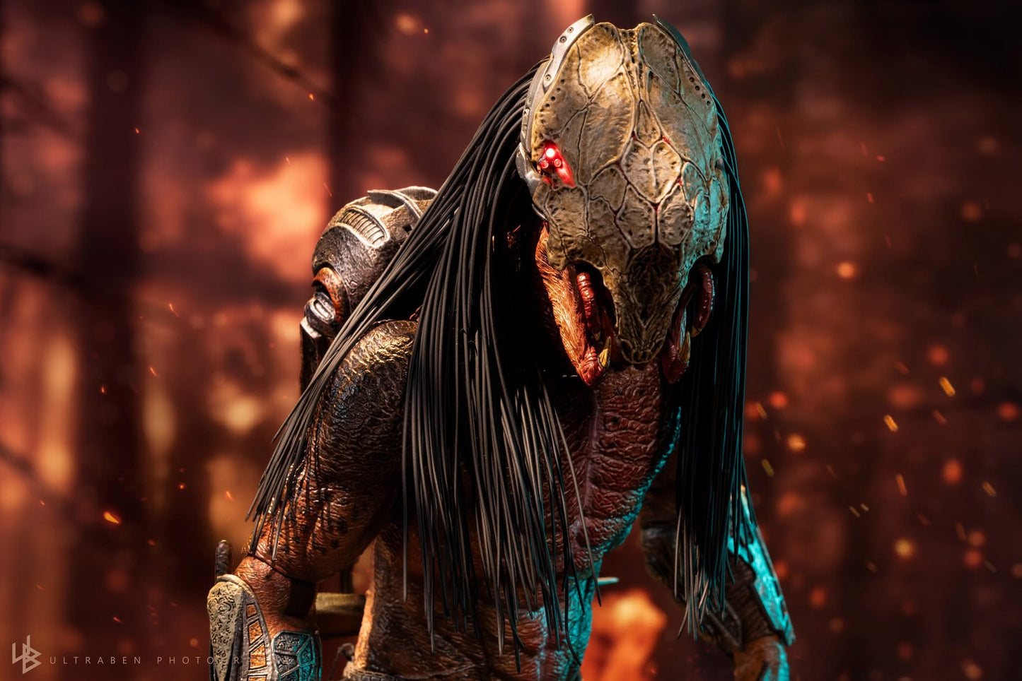 Hot Toys TMS114 Prey - 1/6th scale Feral Predator Collectible Figure