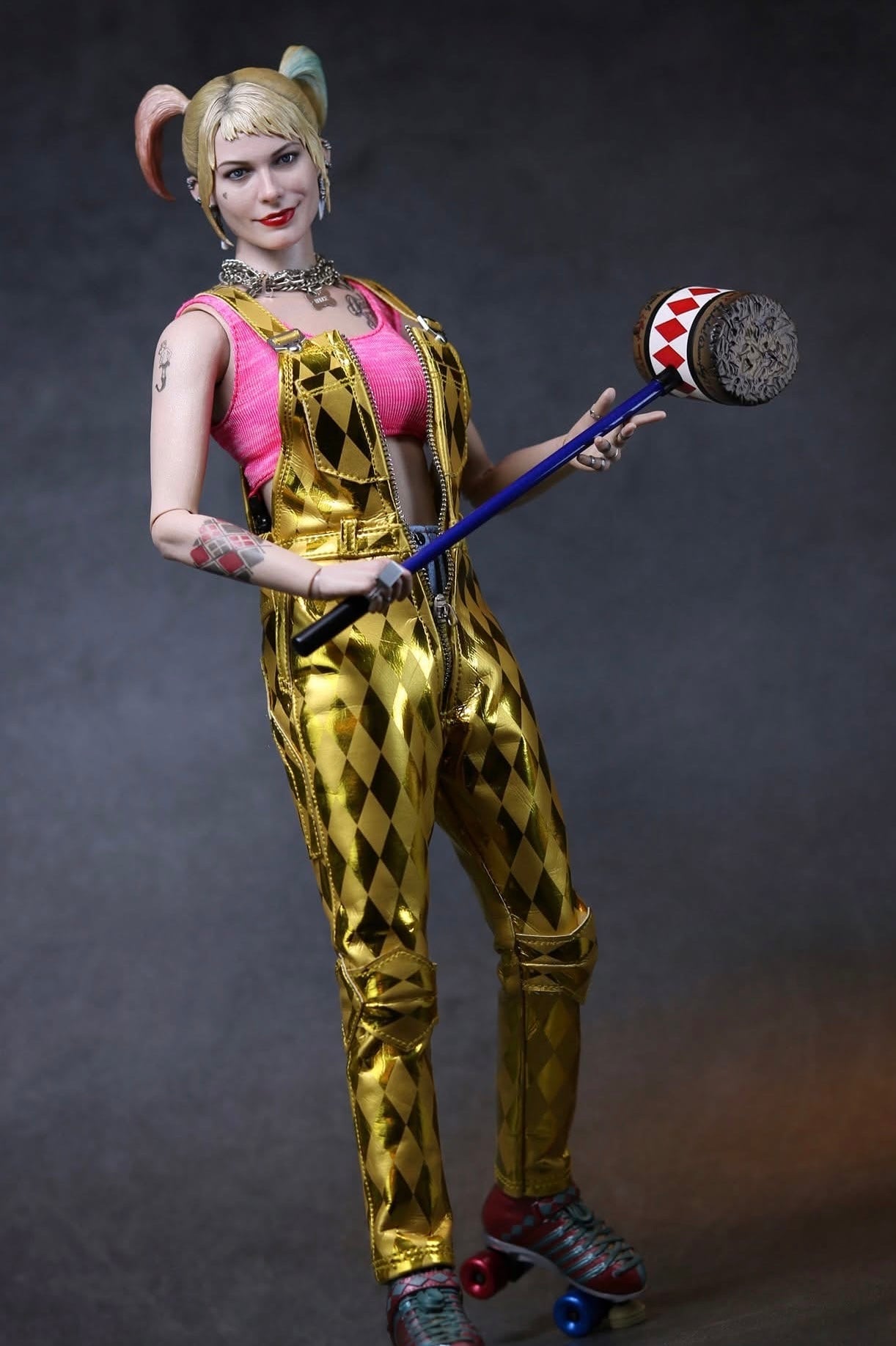 Hot Toys MMS565 Birds of Prey - 1/6th scale Harley Quinn Collectible Figure