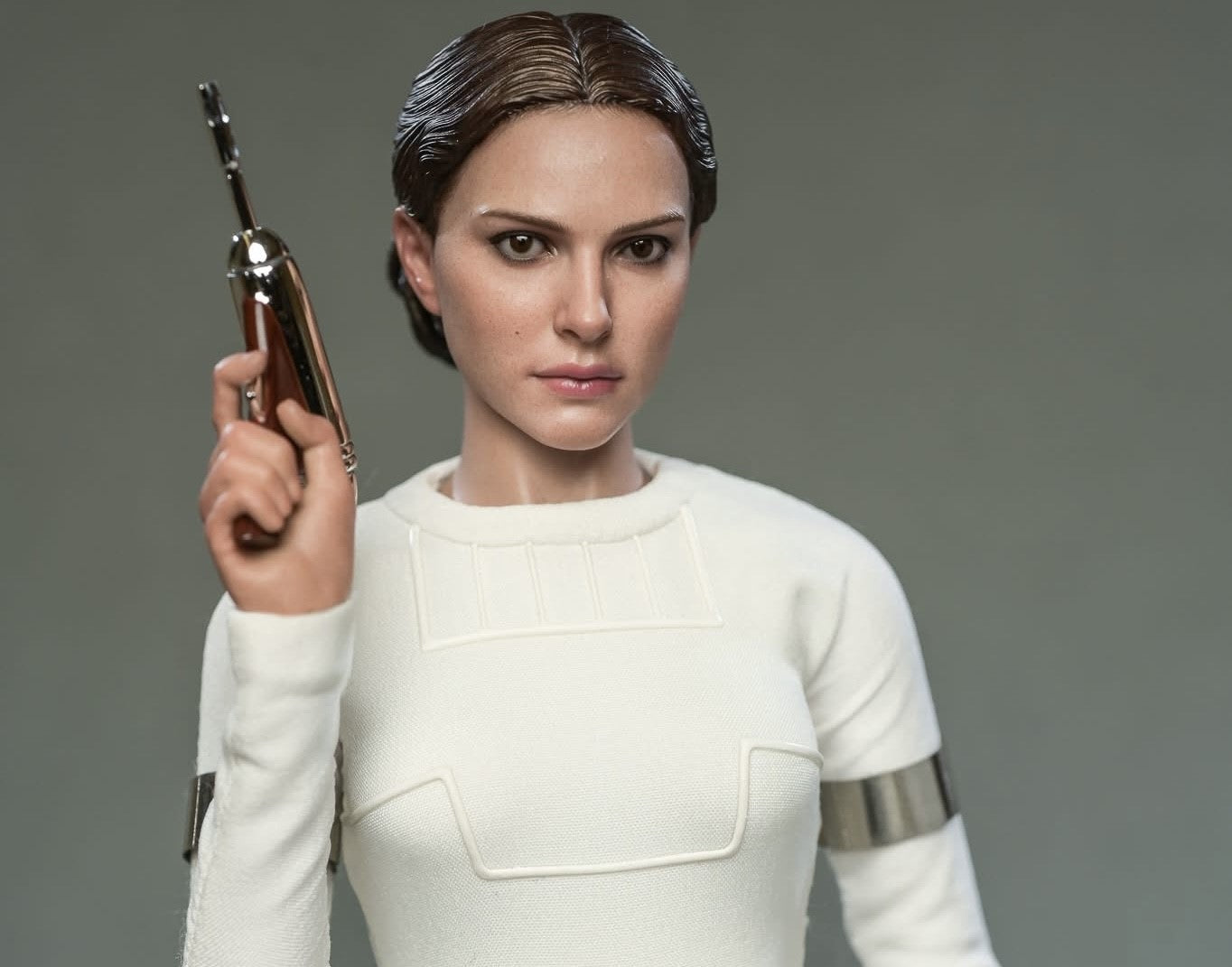 Hot Toys MMS678 Star Wars Episode II: Attack of the Clones - 1/6th scale Padme Amidala Collectible Figure