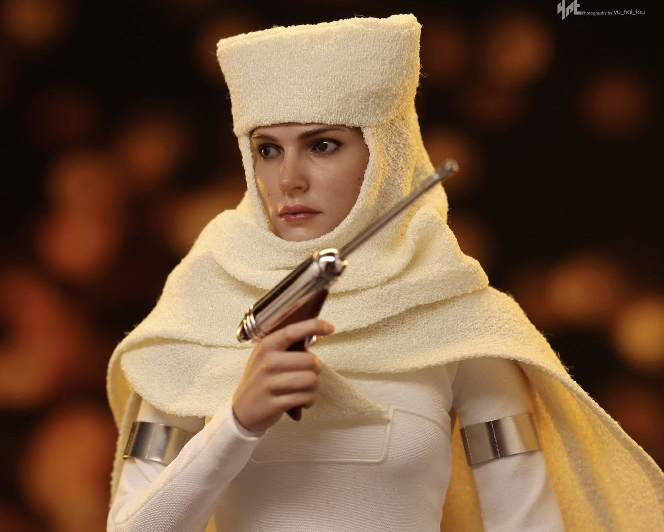 Hot Toys MMS678 Star Wars Episode II: Attack of the Clones - 1/6th scale Padme Amidala Collectible Figure