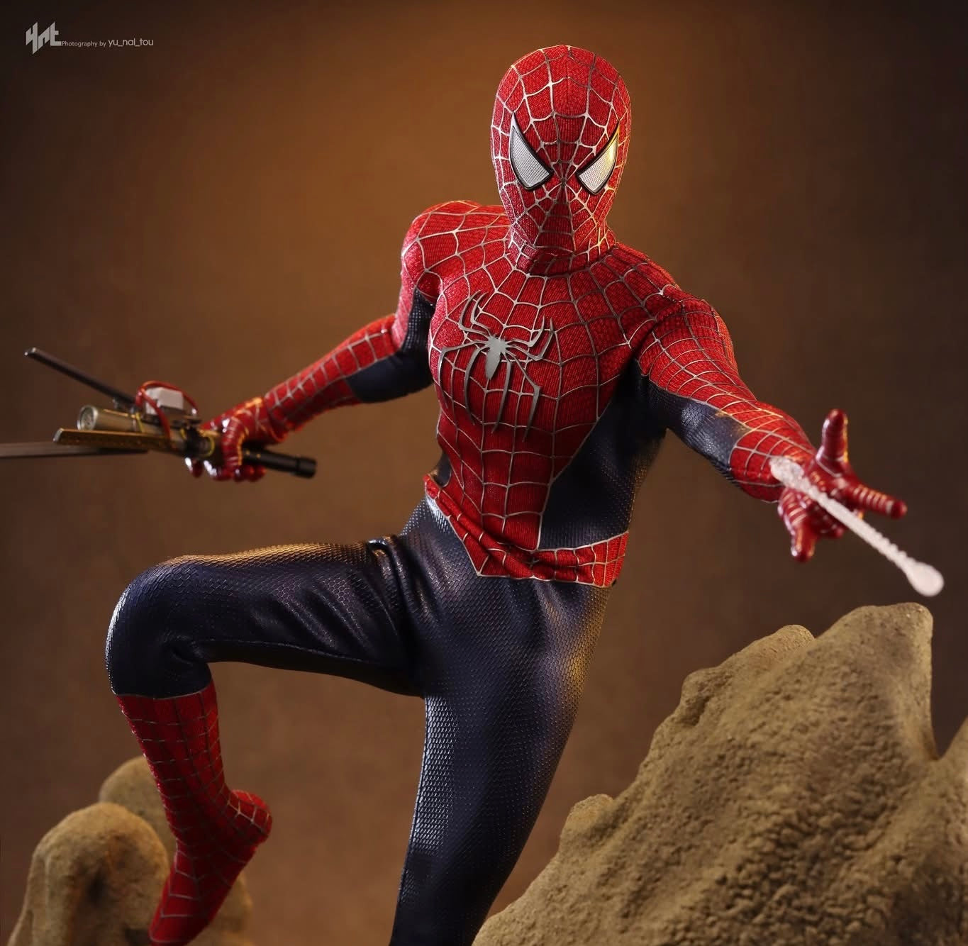 Hot Toys MMS661 Spider-Man: No Way Home - 1/6th scale Friendly Neighborhood Spider-Man Collectible Figure
