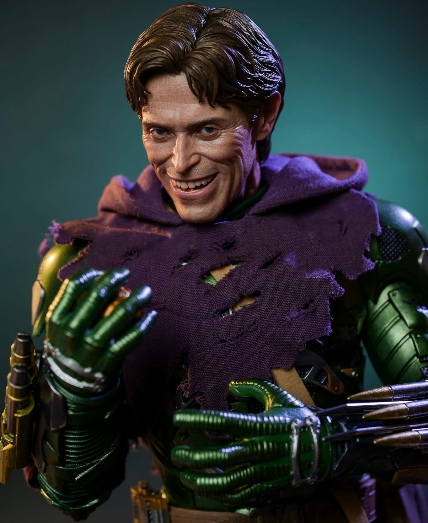 Hot Toys MMS674 Spider-Man: No Way Home - 1/6th scale Green Goblin (Upgraded Suit) Collectible Figure