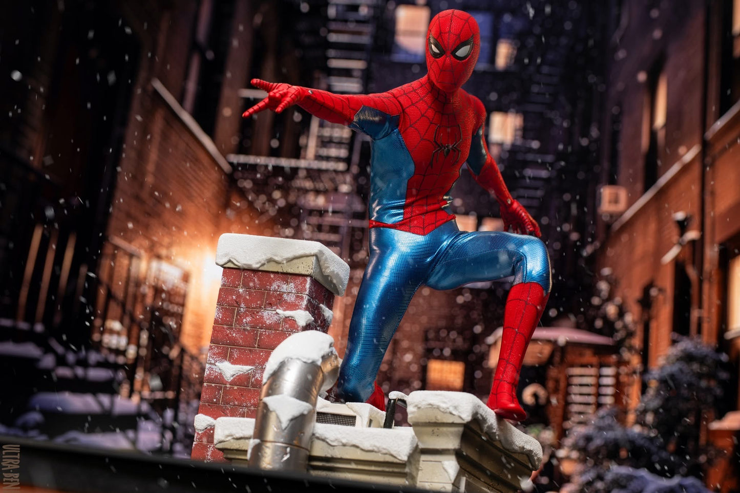 Hot Toys MMS680 Spider-Man: No Way Home - 1/6th scale Spider-Man (New Red and Blue Suit) Collectible Figure (Deluxe Version)