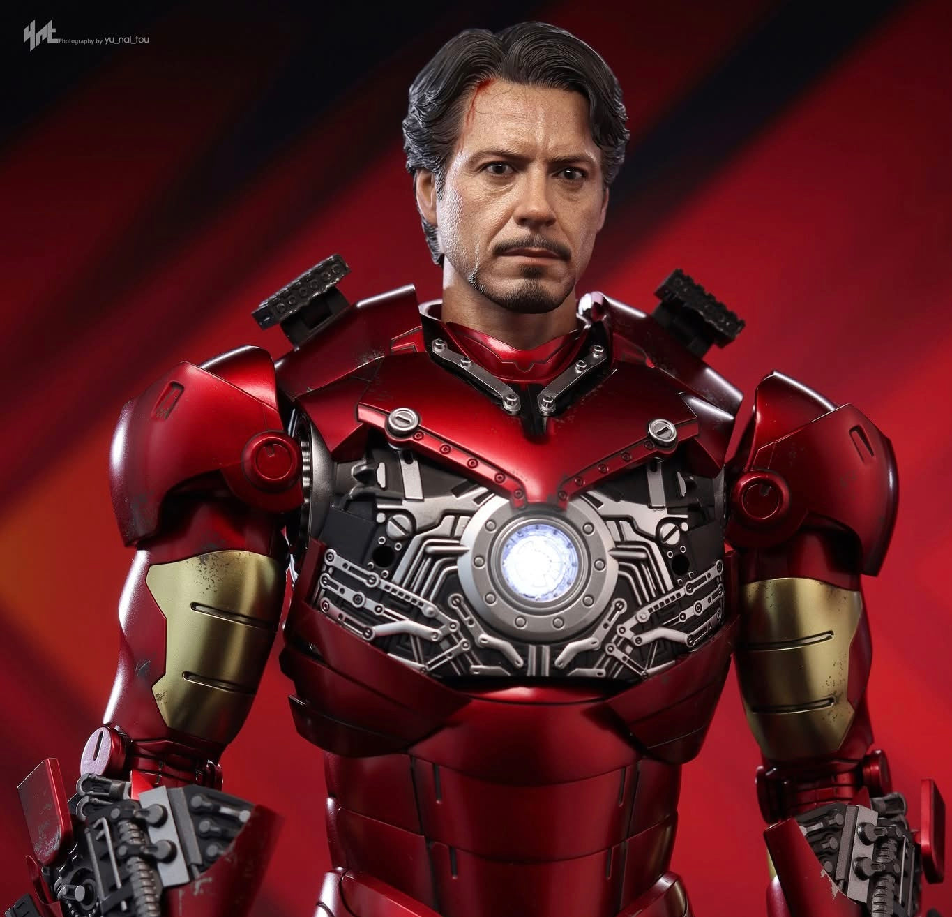 Hot Toys MMS664D48B Iron Man - 1/6th scale Iron Man Mark III (2.0) Collectible Figure (Special Edition)
