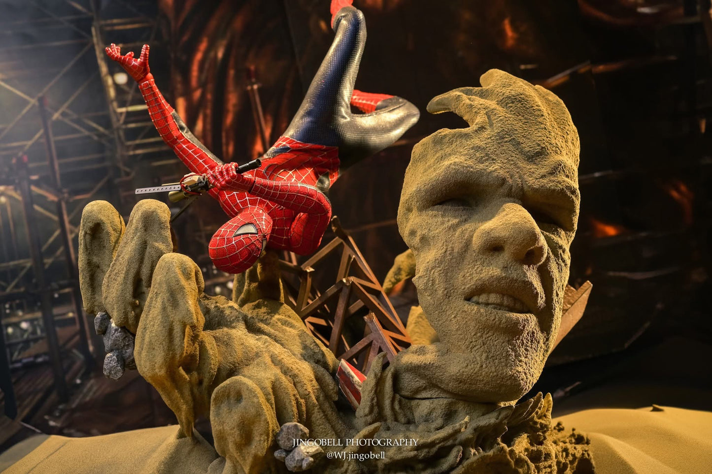 Hot Toys MMS662B Spider-Man: No Way Home - 1/6th scale Friendly Neighborhood Spider-Man Collectible Figure (Deluxe Version) (Special Edition)