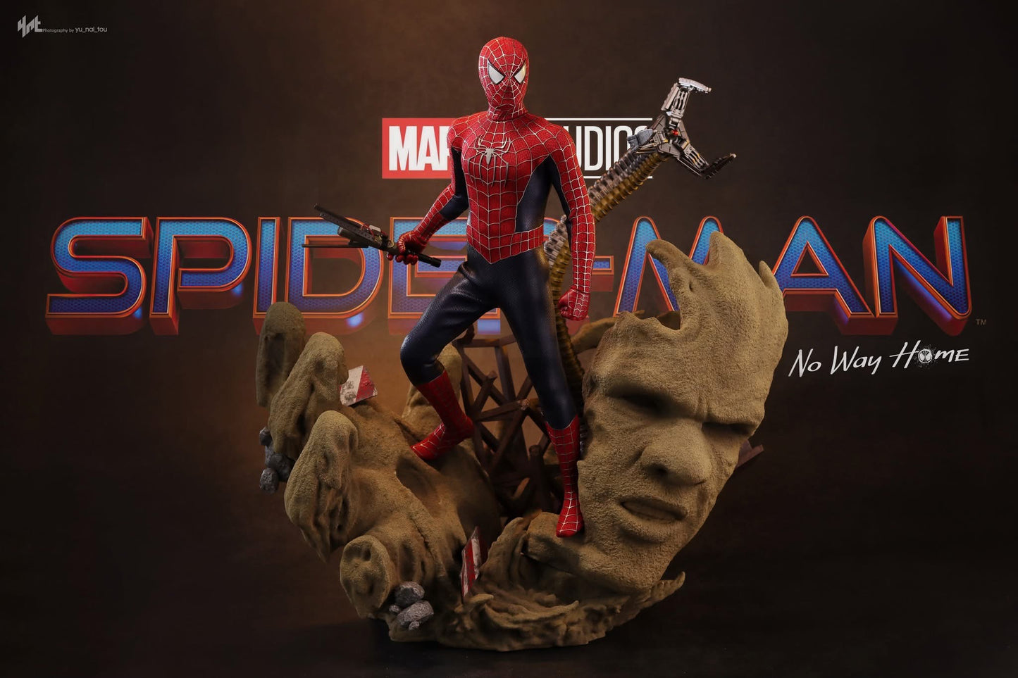 Hot Toys MMS662B Spider-Man: No Way Home - 1/6th scale Friendly Neighborhood Spider-Man Collectible Figure (Deluxe Version) (Special Edition)