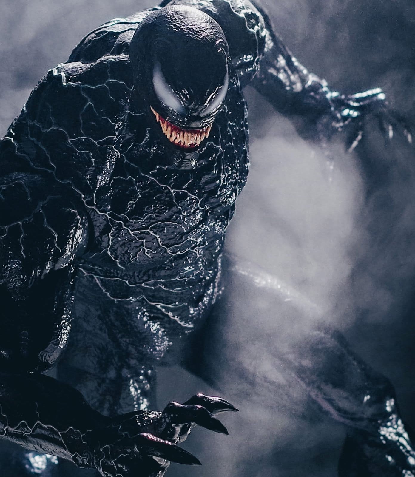 Hot Toys MMS626 Venom: Let There Be Carnage - 1/6th scale Venom Collectible Figure