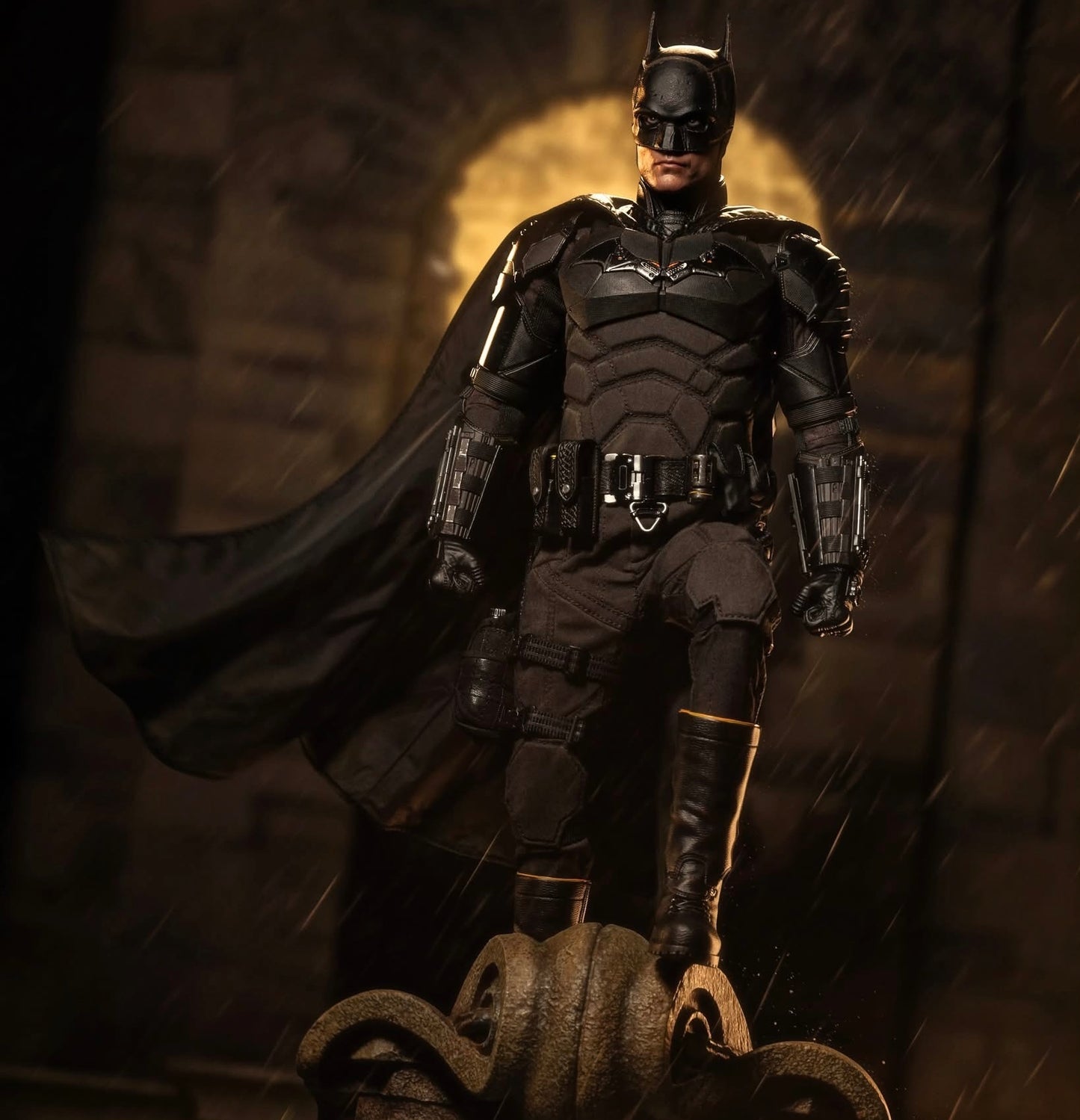 Hot Toys MMS641 The Batman - 1/6th scale Batman and Bat-Signal Collectible Set
