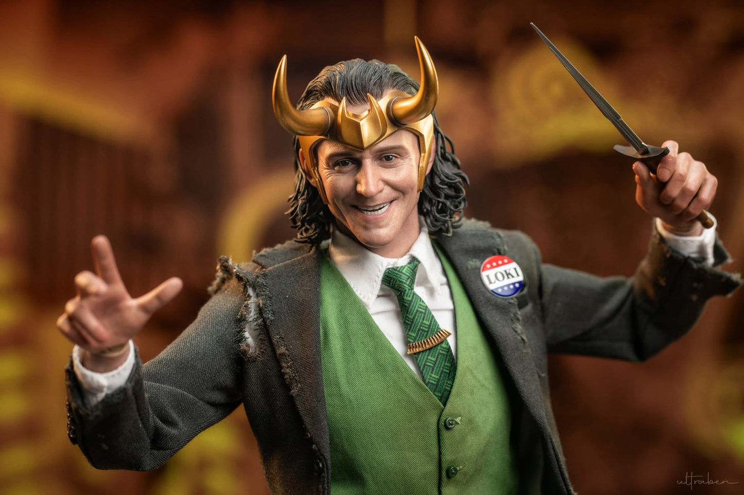 Hot Toys TMS066 Loki - 1/6th scale President Loki Collectible Figure