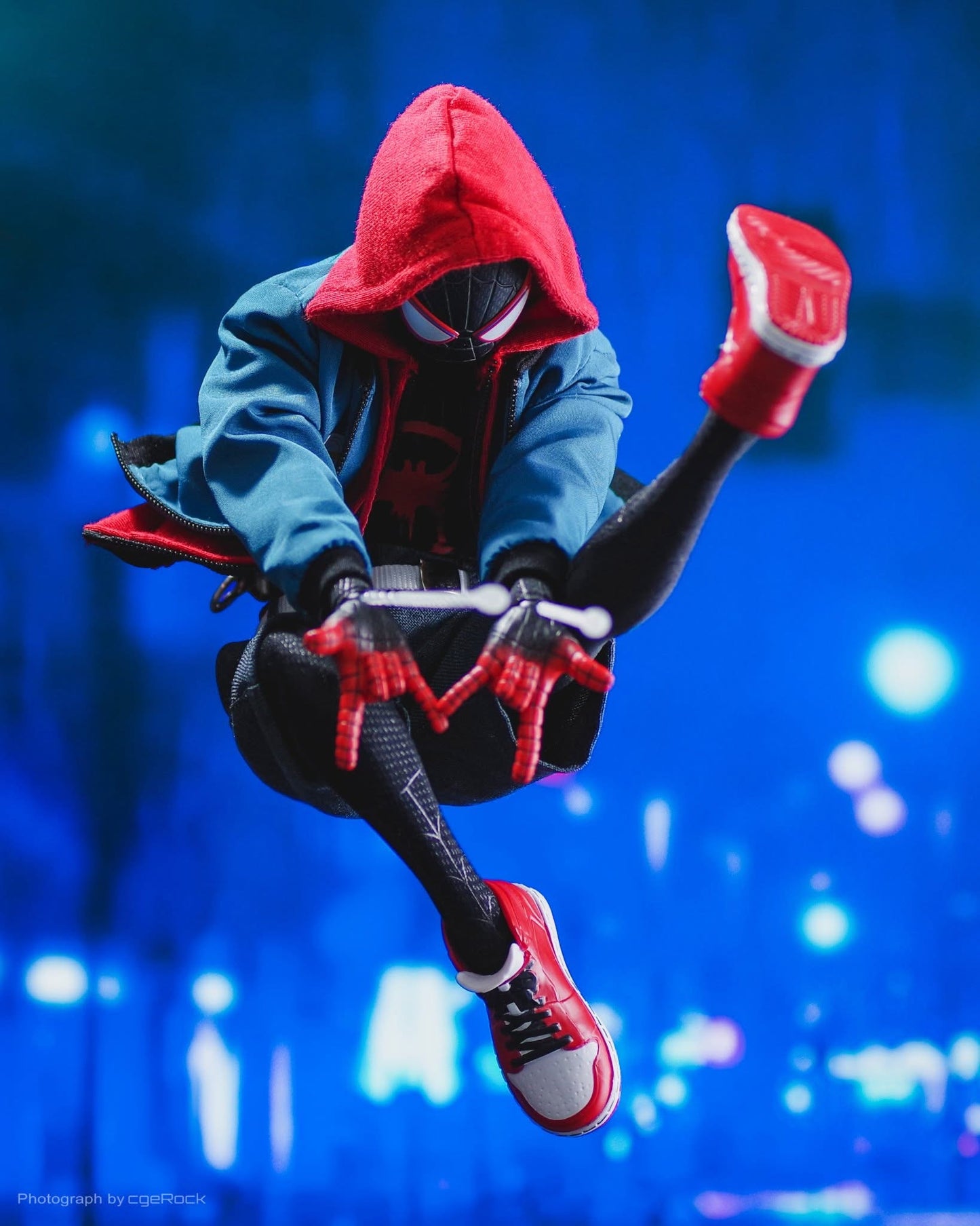 Hot Toys MMS567 Spider-Man: Into the Spider-Verse - 1/6th scale Miles Morales Collectible Figure