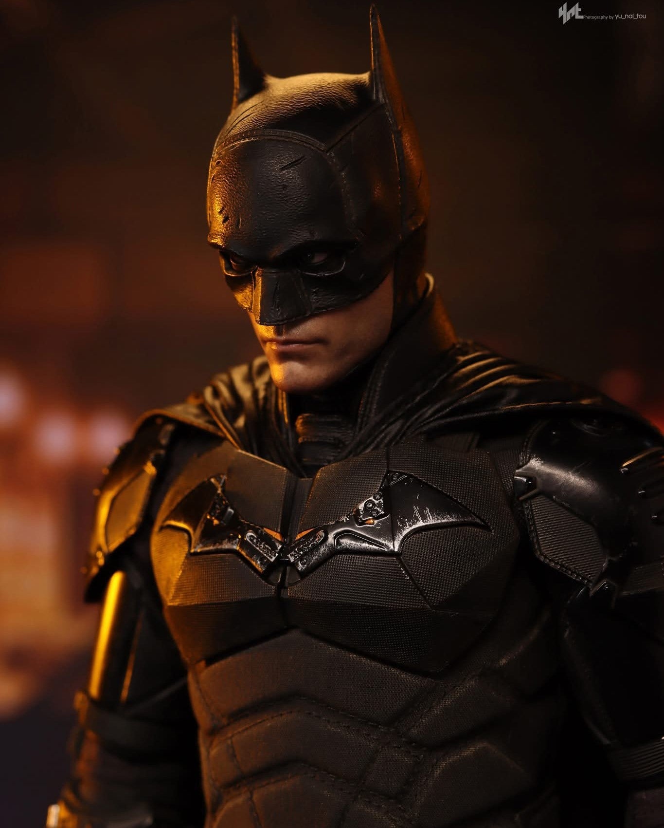 Hot Toys MMS638 The Batman - 1/6th scale Batman Collectible Figure