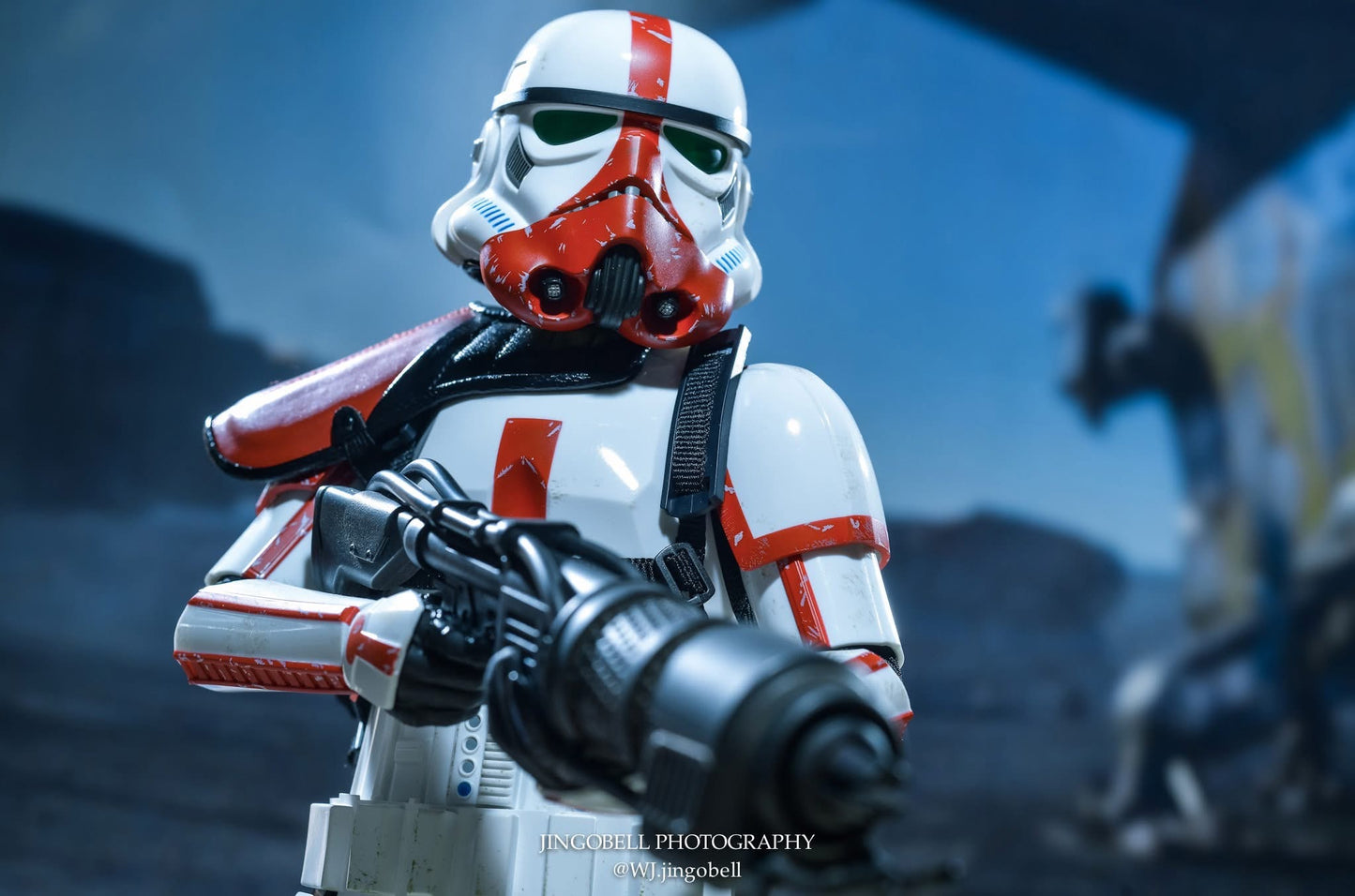 Hot Toys TMS012 The Mandalorian : 1/6th scale Incinerator Stormtrooper Collectible Figure