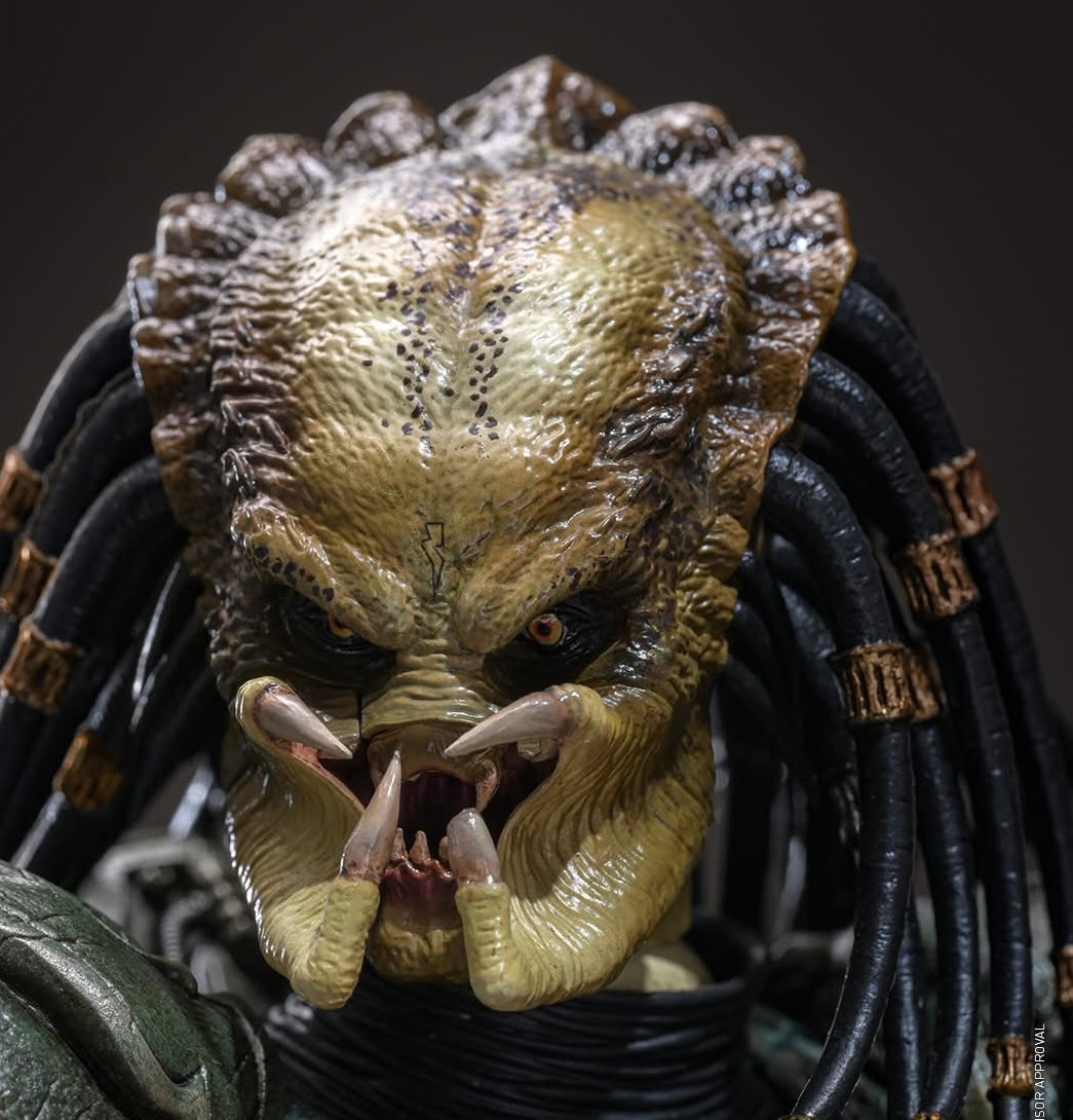 Pre-Order Hot Toys CMS029B Predator - 1/6th scale Broken Tusk Predator Collectible Figure (Special Edition)