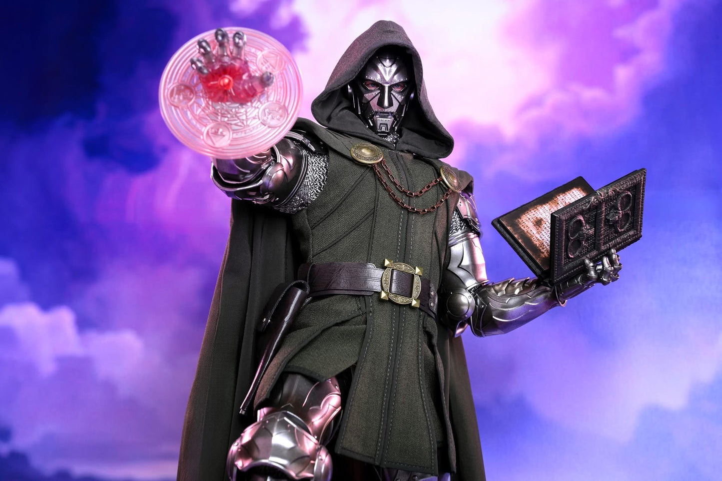 Hot Toys CMS022 Marvel Comics - 1/6th scale Doctor Doom Collectible Figure