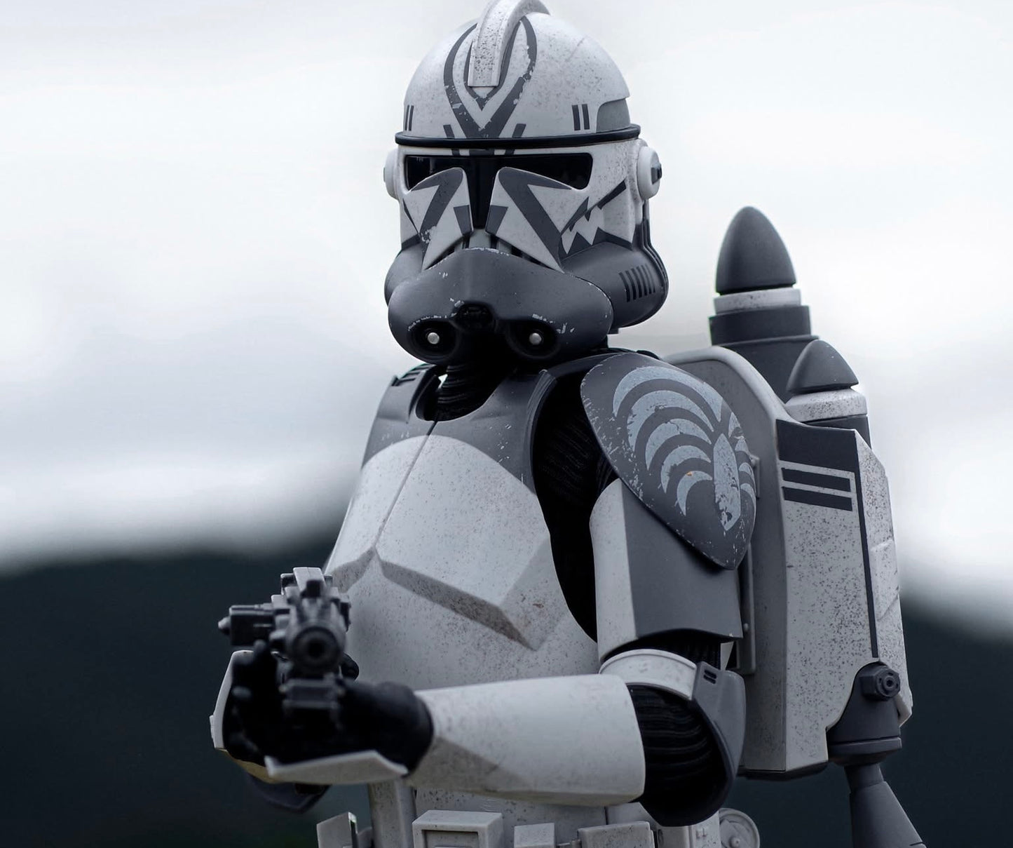 Hot Toys TMS142 Star Wars: The Clone Wars - 1/6th scale 104th Battalion Wolfpack Clone Trooper Collectible Figure