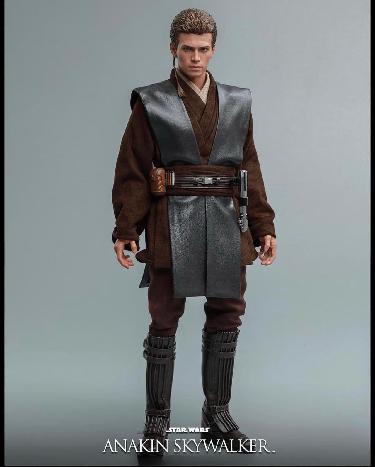 Hot Toys MMS677 Star Wars Attack of the Clones - Anakin Skywalker 1/6 Scale Collectible Figure