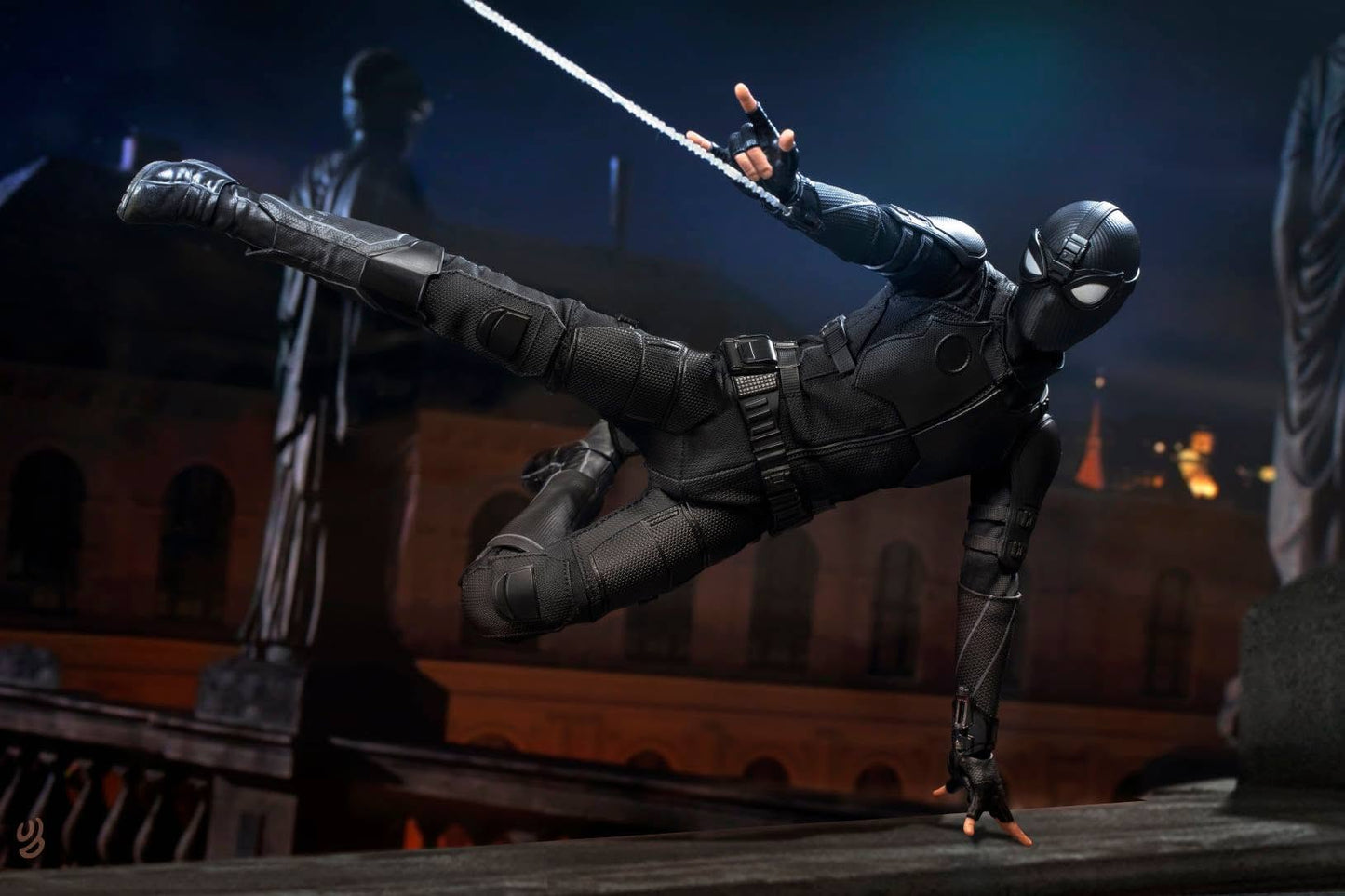 Hot Toys MMS540 Spider-Man: Far From Home - 1/6th scale Spider-Man (Stealth Suit) Collectible Figure