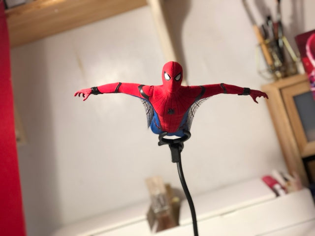 Hot Toys MMS535 Spider-Man: Far From Home - 1/6th scale Spider-Man Collectible Figure (Movie Promo Edition)