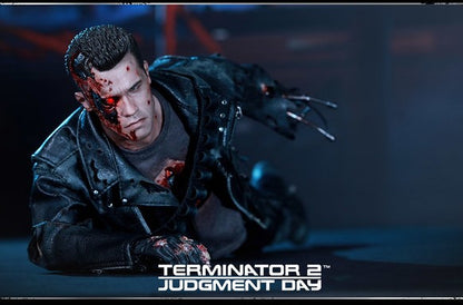 Hot Toys DX13 Terminator 2: Judgment Day - 1/6th scale T-800 (Battle Damaged Version) Collectible Figure (Special Edition)