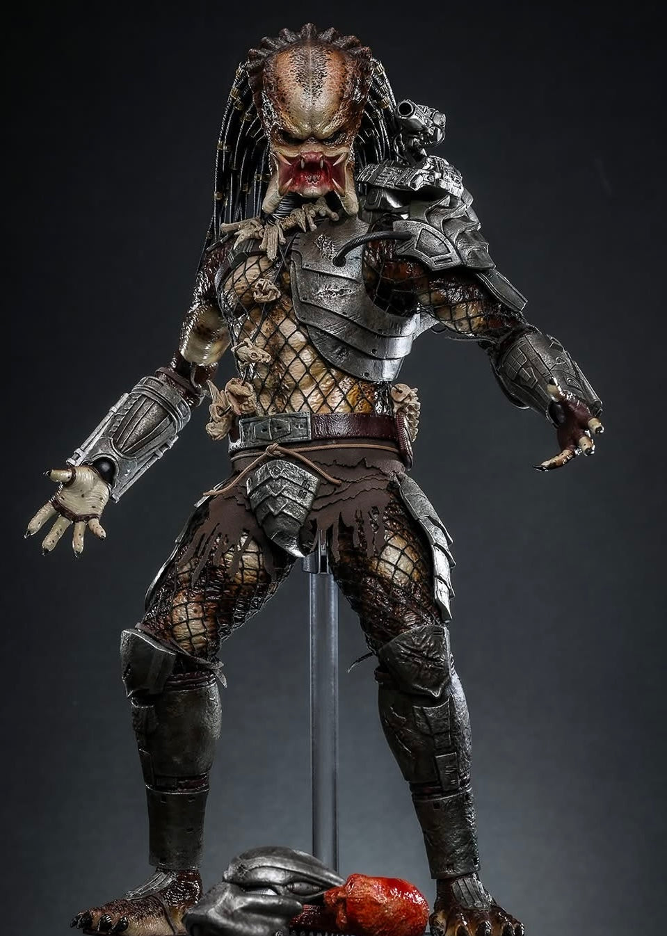 Pre-Order Hot Toys MMS816 Predator - 1/6th scale Predator (2.0) Collectible Figure