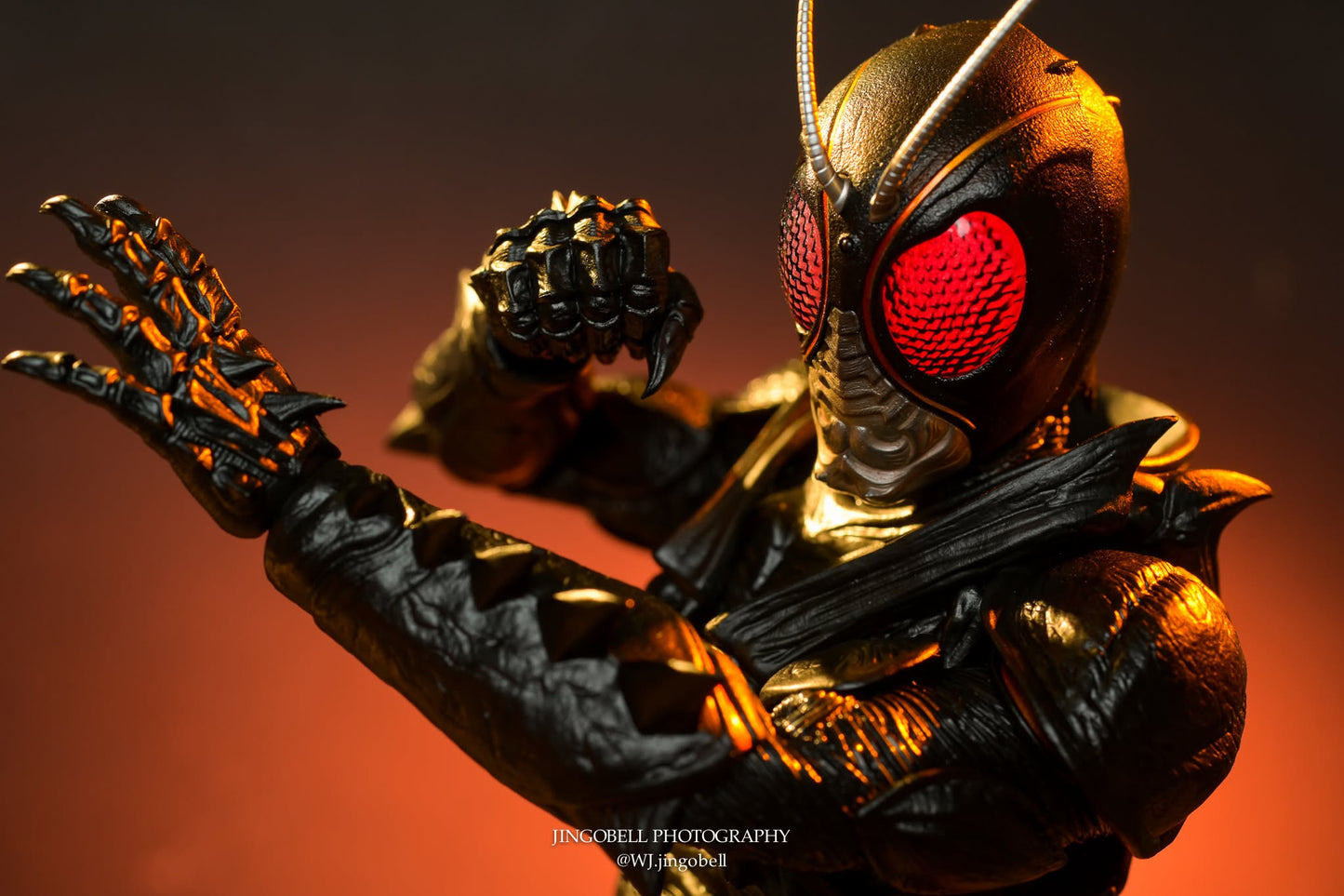 Hot Toys TMS100 Kamen Rider BLACK SUN - 1/6th scale Kamen Rider Black Sun Collectible Figure