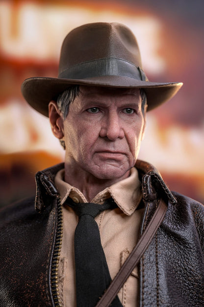 Hot Toys MMS717 Indiana Jones and the Dial of Destiny – Indiana Jones 1/6 Scale Collectible Figure (Deluxe Version)