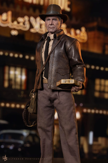 Hot Toys MMS717 Indiana Jones and the Dial of Destiny – Indiana Jones 1/6 Scale Collectible Figure (Deluxe Version)