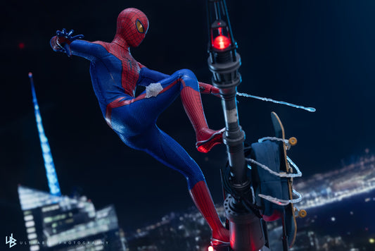 Hot Toys MMS772 The Amazing Spider-Man - 1/6th scale The Amazing Spider-Man Collectible Figure (Deluxe Version)