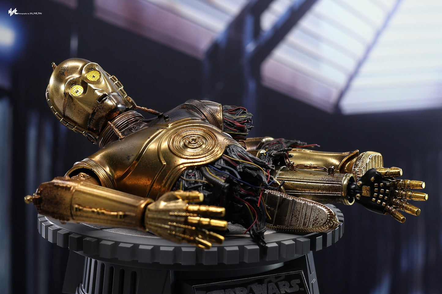 Hot Toys MMS766 Star Wars: Episode V The Empire Strikes Back - 1/6th scale Chewbacca with Disassembled C-3PO Collectible Figure