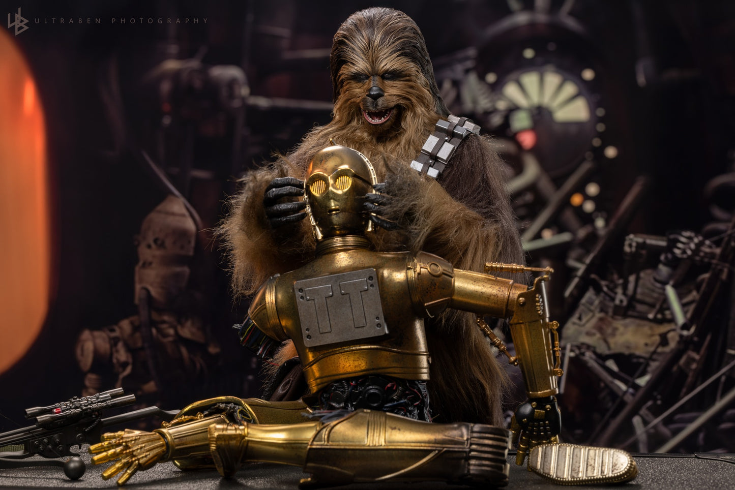 Hot Toys MMS766 Star Wars: Episode V The Empire Strikes Back - 1/6th scale Chewbacca with Disassembled C-3PO Collectible Figure