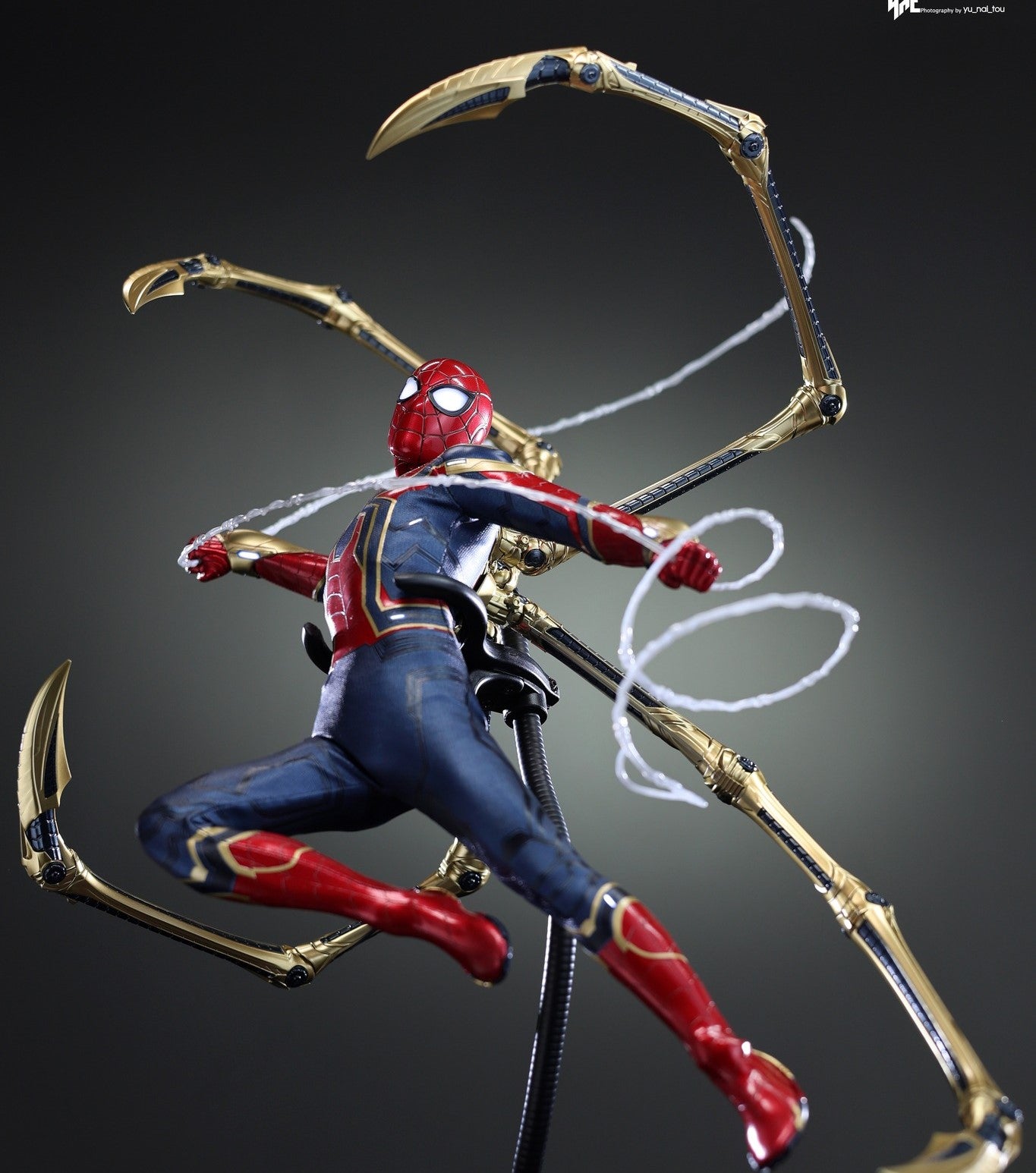 Hot Toys MMS761 Avengers: Endgame - 1/6th scale Iron Spider Collectible Figure