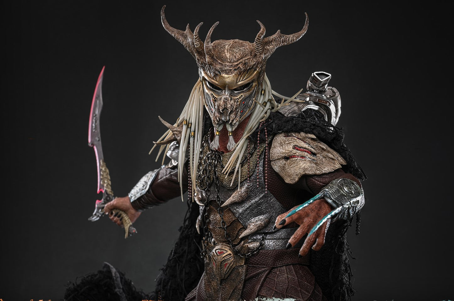 Pre-Order Hot Toys MMS863 Predator: Badlands - 1/6th scale Father Predator Collectible Figure