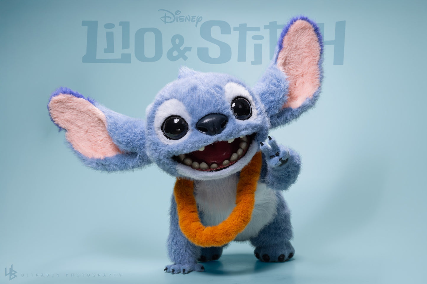Hot Toys MMS815 Lilo & Stitch - Stitch Collectible Figure