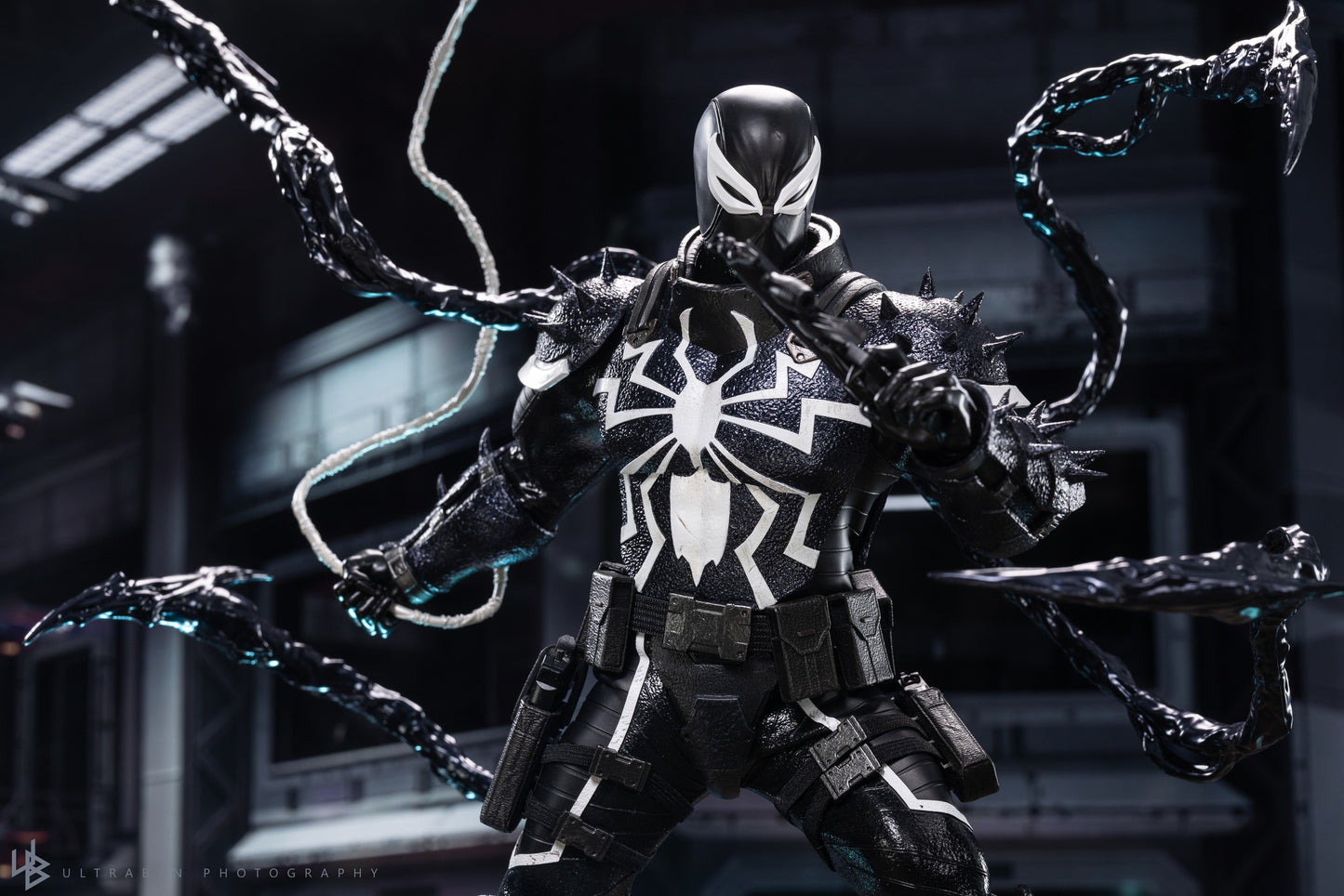 Hot Toys CMS025 Marvel Comics - 1/6th scale Agent Venom Collectible Figure