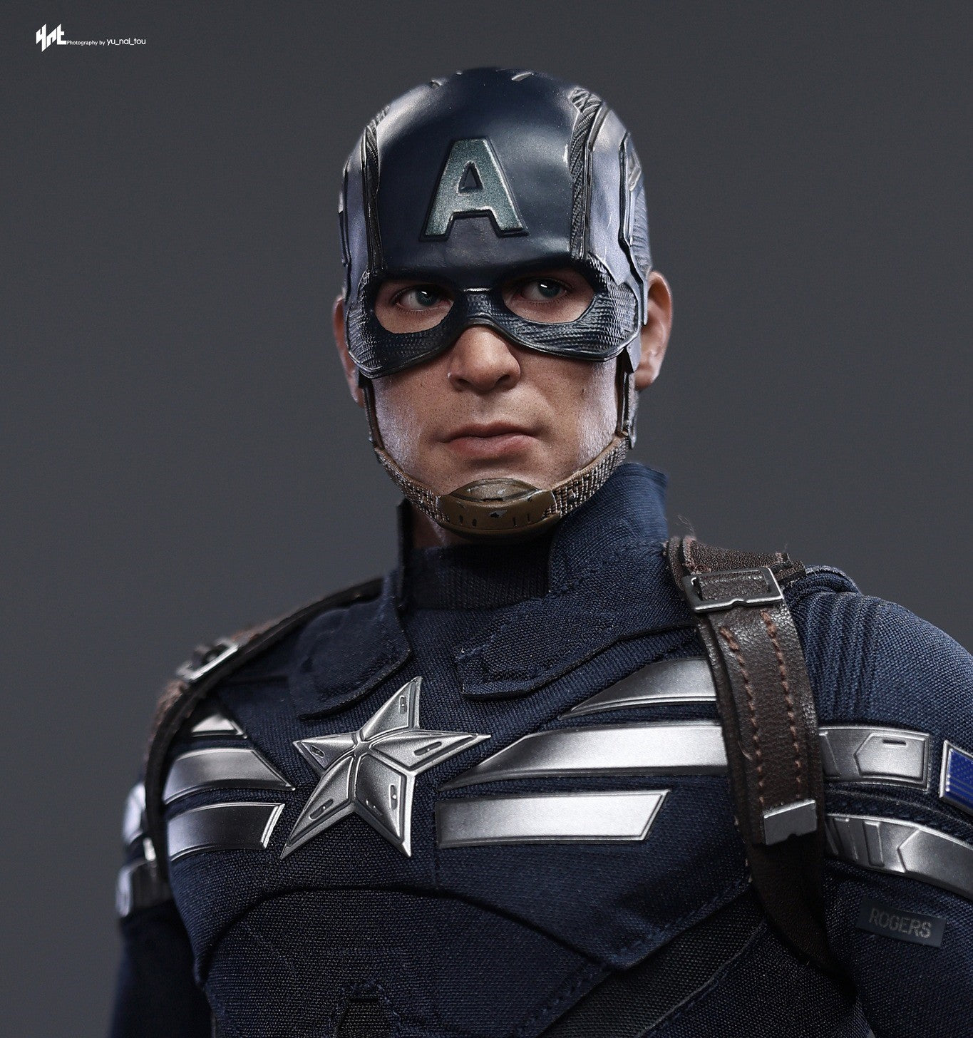 Hot Toys MMS783 Captain America: The Winter Soldier - 1/6th scale Captain America (Stealth S.T.R.I.K.E. Suit) 2.0 Collectible Figure