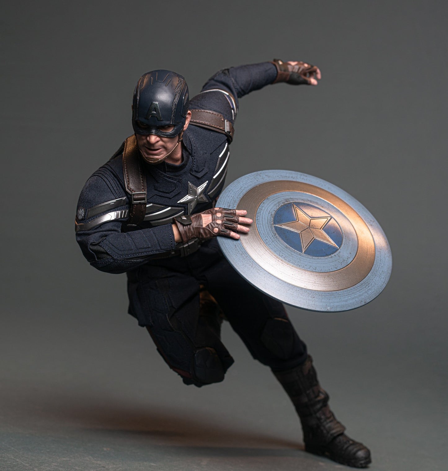 Hot Toys MMS783 Captain America: The Winter Soldier - 1/6th scale Captain America (Stealth S.T.R.I.K.E. Suit) 2.0 Collectible Figure