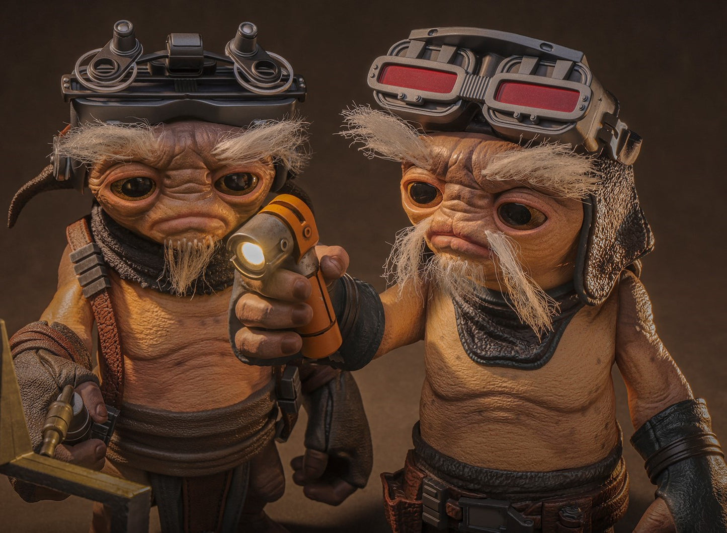 Hot Toys LMS017 Star Wars: The Mandalorian & Grogu - Anzellan Droidsmith Life-Size Collectible Figure