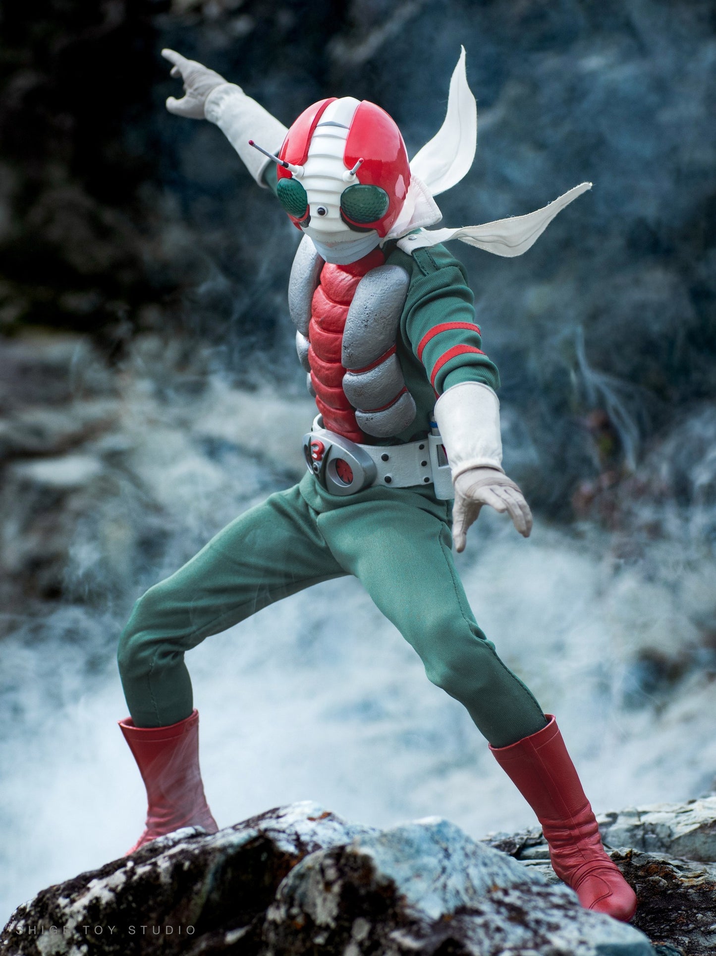 Hot Toys TMS162B Kamen Rider V3 - 1/6th scale Kamen Rider V3 Collectible Figure (Special Edition)