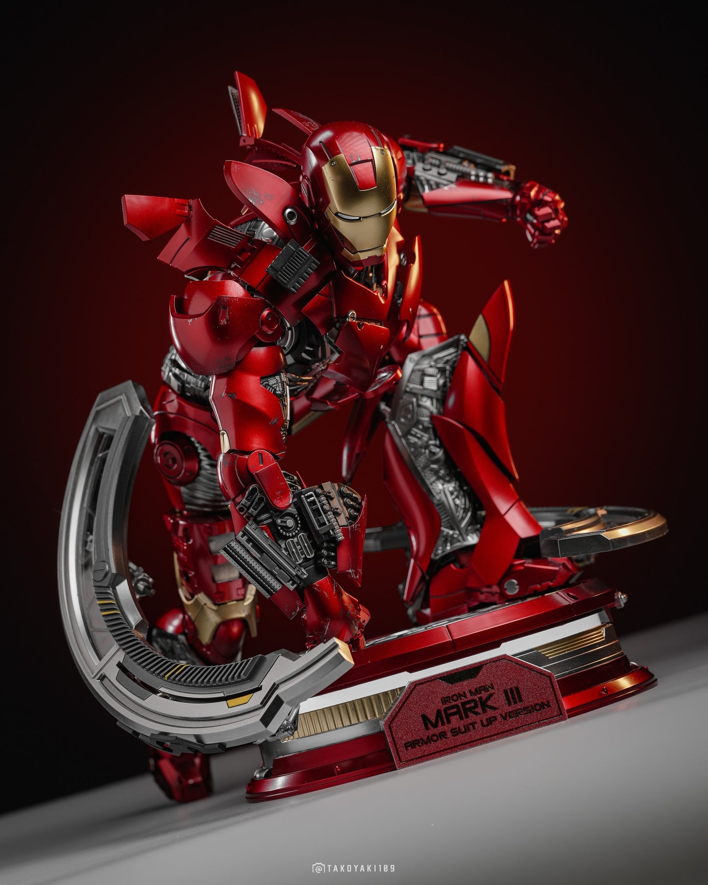 Hot Toys MMS825D72B Iron Man - 1/6th scale Iron Man Mark III (Armor Suit Up Version) Collectible Figure (Special Edition)