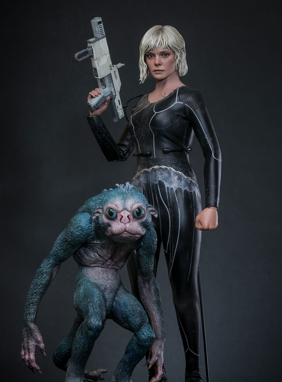 Pre-Order Hot Toys MMS900 - Predator: Badlands - 1/6th scale Thia & Bud Collectible Set